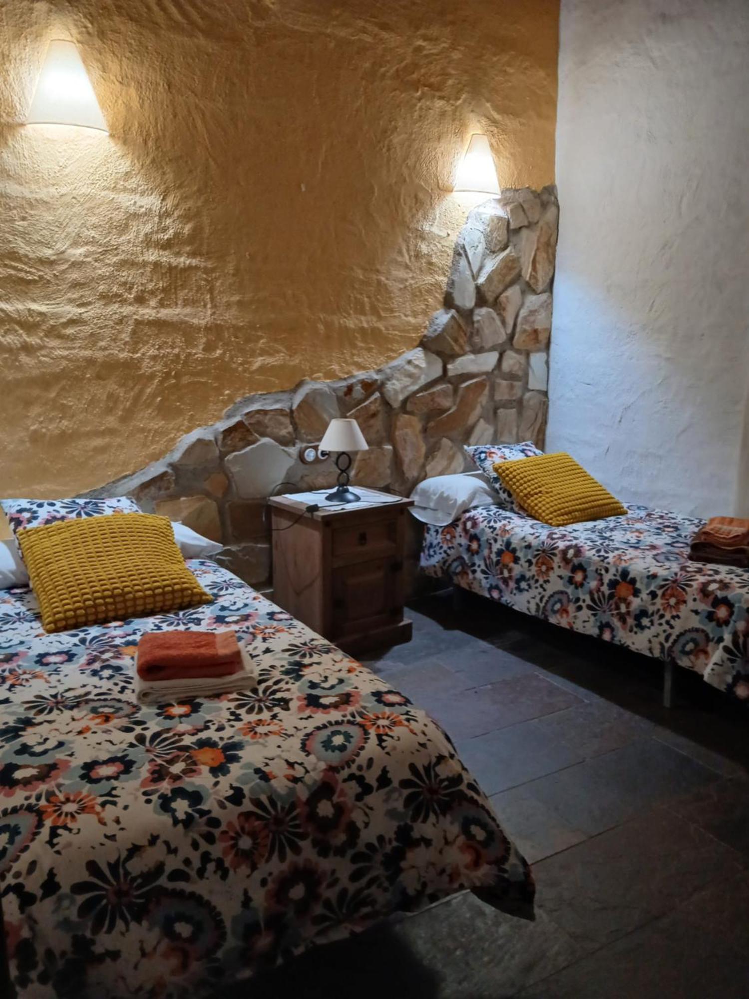 Mirador De Fuentes Guest House Fuentes De Leon Room photo