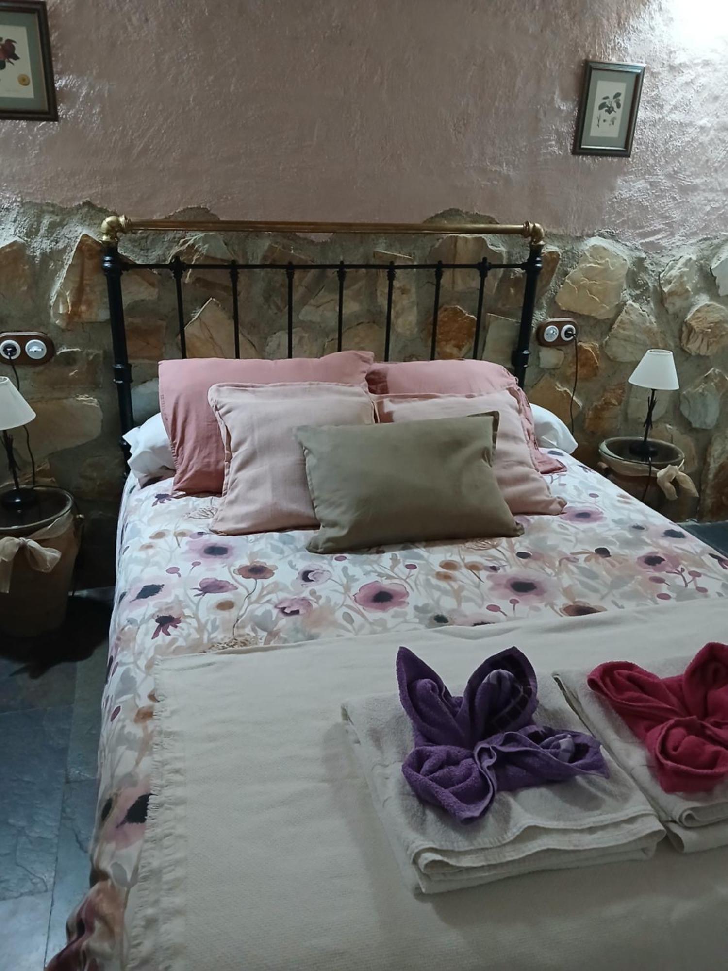 Mirador De Fuentes Guest House Fuentes De Leon Room photo