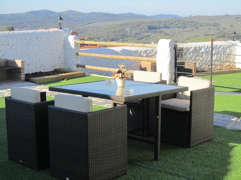 Mirador De Fuentes Guest House Fuentes De Leon Exterior photo