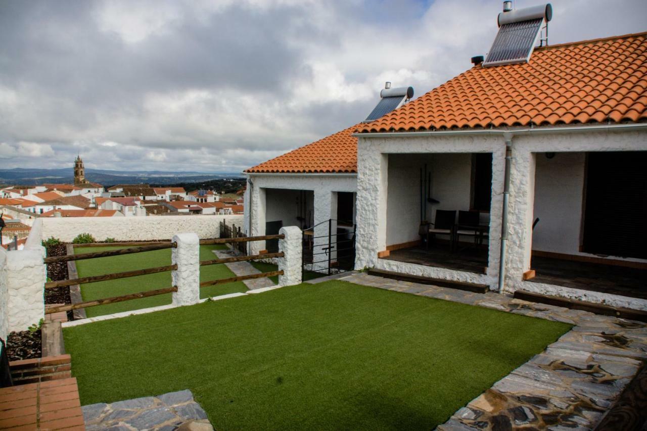 Mirador De Fuentes Guest House Fuentes De Leon Exterior photo